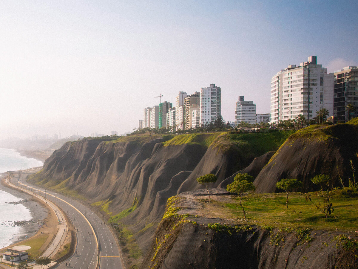 Mercado inmobiliario en Lima Metropolitana creció 30% en 2024, impulsado por mayor demanda y confianza del consumidor