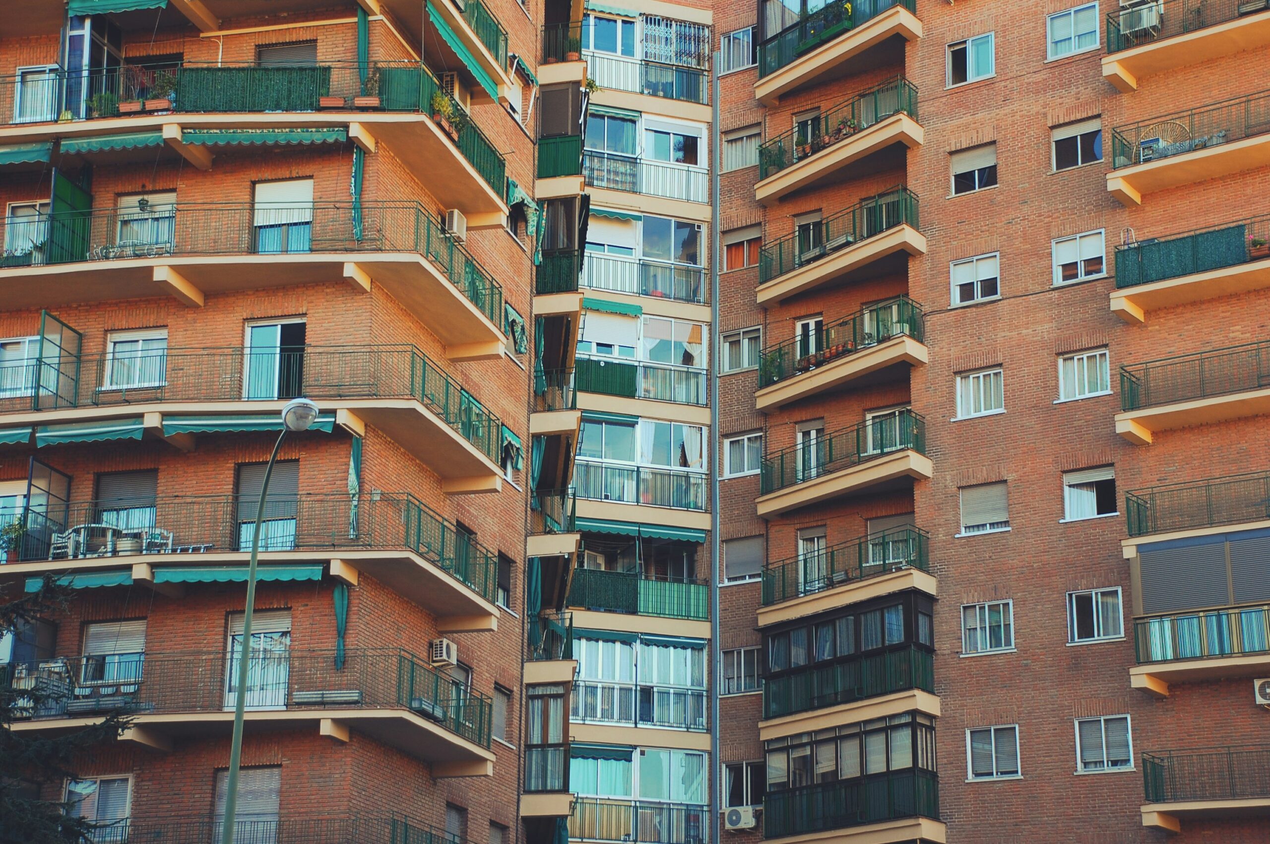 ¿Quieres comprar departamentos en España? Este inversionista te aconseja