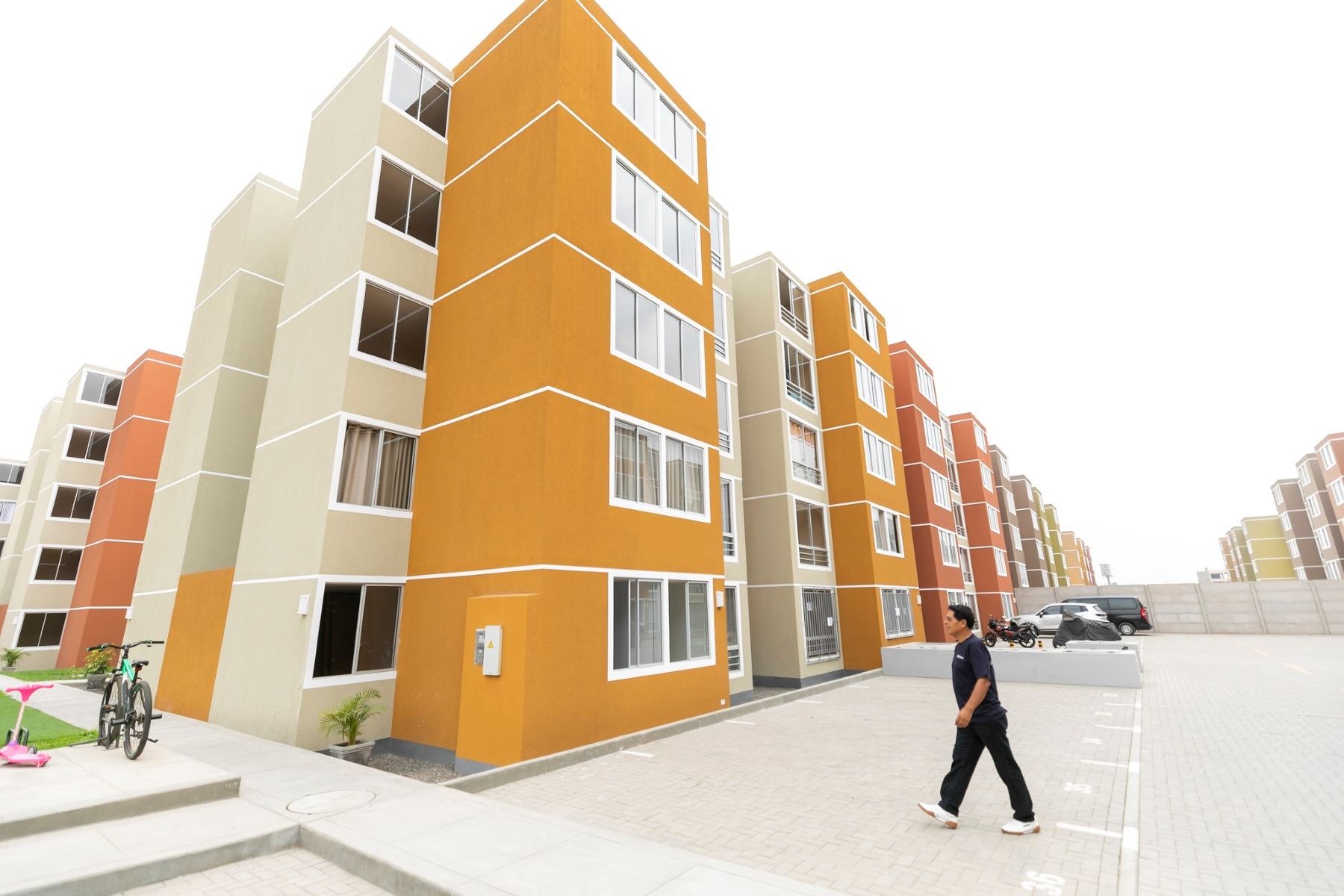 Mujeres lideran la búsqueda de vivienda en línea en Perú: representan el 62 % de los usuarios